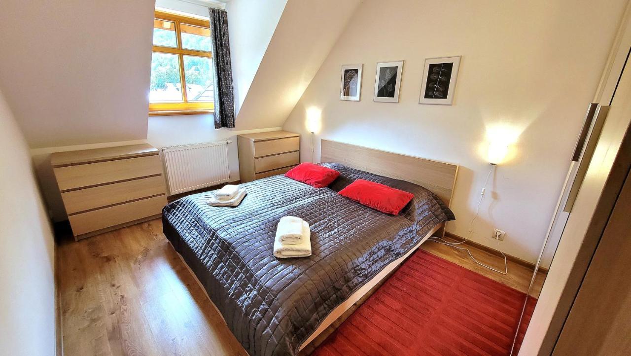 4 Gory Apartment *